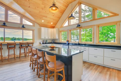 Kitchen | Main Level | Keurig & Drip Coffee Makers | Dishwasher | Cooking Basics