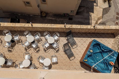 Jacuzzi and sitting area