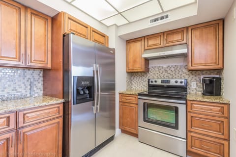 1 bed Monthly Rental on the Beach  Miami 5th floor (1813)