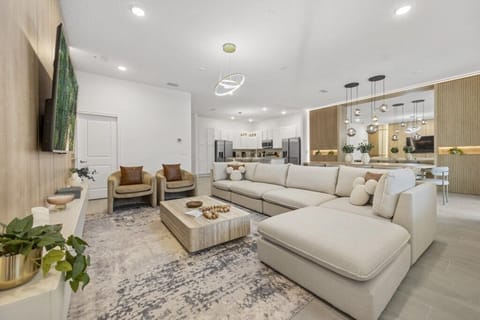 5857HighSeasDrive(2)