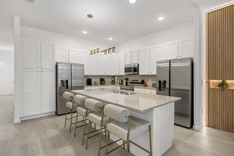 5857HighSeasDrive(7)