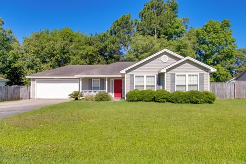 Brunswick Vacation Rental | 3BR | 2BA | Half Step Required | 1,250 Sq Ft