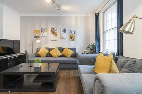 Living Room / Lounge