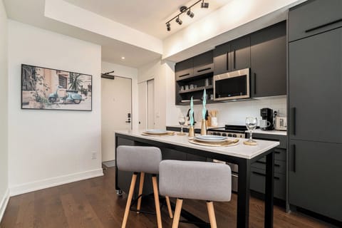 Kitchen with integrated fridge and island 