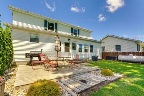 Howe Vacation Rental | 3BR | 2BA | Steps Required | 1,672 Sq Ft