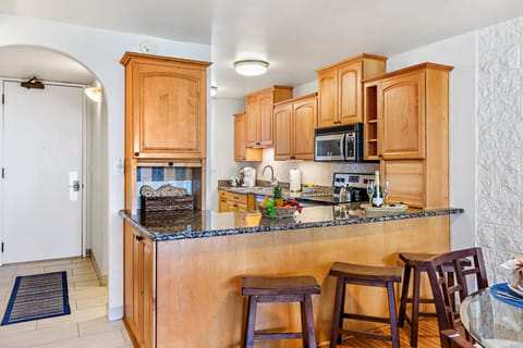 Fully equipped kitchenFull