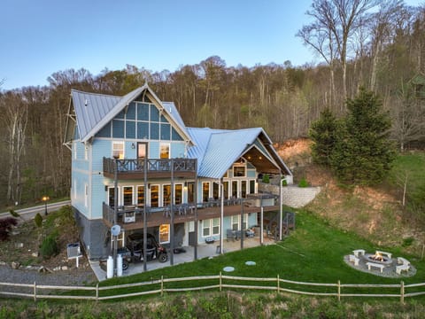 140  - Step into tranquility and embrace the beauty of nature in our 4-bedroom house, where panoramic vistas await at every turn