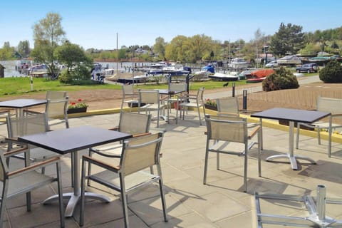 Surroundings [summer] (1-5 km)