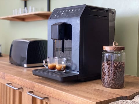 Open kitchen - Bean coffee maker - Maison Amarée
