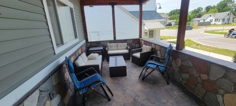 Seating for 8 on the front porch