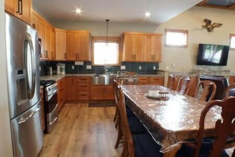 Kitchen and dinningtable