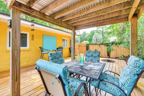 Fort Walton Beach Vacation Rental | 2BR | 1.5BA | 900 Sq Ft | Stairs Required