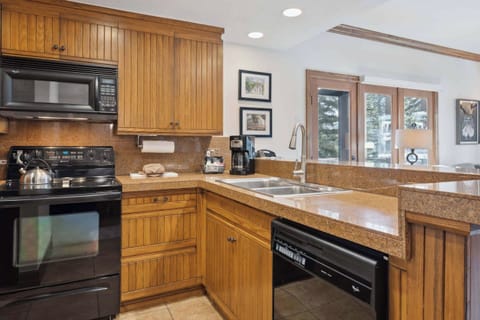 charter-c120-2538_54462742340_o