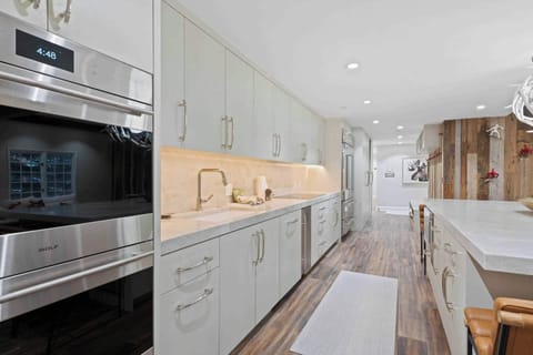 charter-5240-8339_52633326947_o