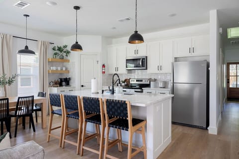 Plenty of seating for 10!