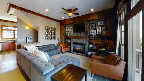 Home Decor, Furniture, Indoors, Living Room, Couch