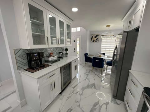 1632FHL - Kitchen (2).jpeg