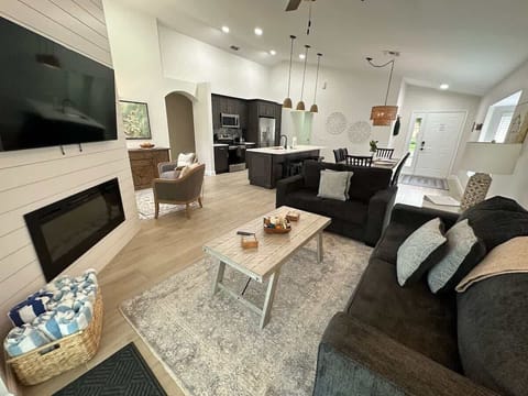 3067BAL - LivingRoom (2).jpeg