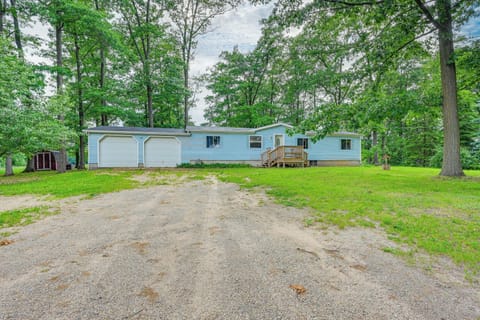 Weidman Vacation Rental | 3BR | 2BA | 1,150 Sq Ft | Steps to Enter