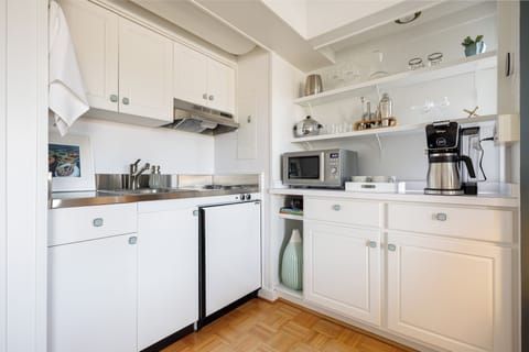 Kitchenette | Cooking Basics | Microwave | Stove