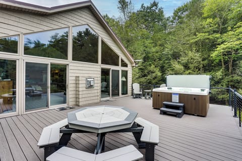 Belleville Vacation Rental | 4BR | 2BA | Private Hot Tub | 3,700 Sq Ft