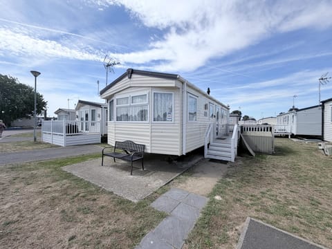 the perfect 2 bed, 4 berth caravan