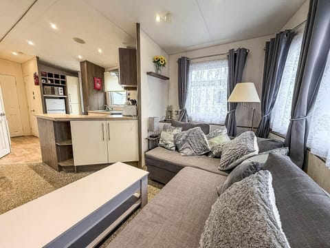 The living area is perfect for relaxing, with a dining table and comfortable seating.