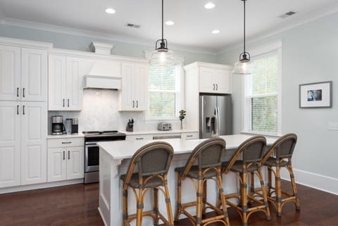 Fully-equipped kitchen with bar seating, ideal for cooking and gathering.