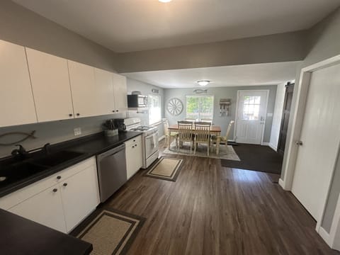 Full sized kitchen for all your needs with coffee maker (uses ground coffee)