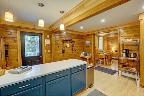 Spacious and fully equipped kitchen.