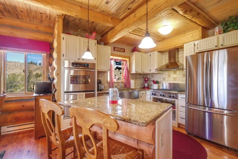 Kitchen | Dishwasher | Wine Cooler | 2nd Floor