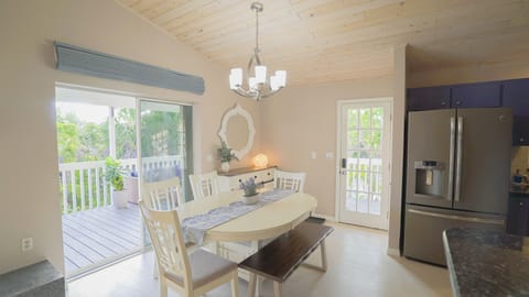 Dining table has a built-in leaf that expands for 6+ seats