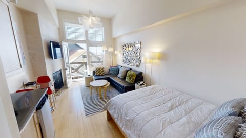Home Decor, Indoors, Furniture, Screen, Bed