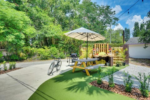 Sanford Vacation Rental | 2BR | 1.5BA | Steps Required | 1,429 Sq Ft