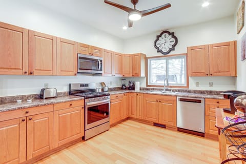 Kitchen | Cooking Basics | Keurig Coffee Maker (K-Cups Provided) | 1st Floor