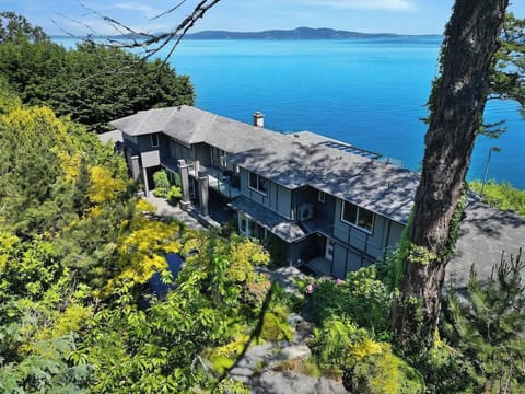 Oceanfront Oasis with Spectacular Views.