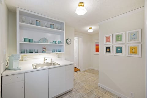 Bar, 306 Charleston Blvd, Isle of Palms, SC | IOP Escapes