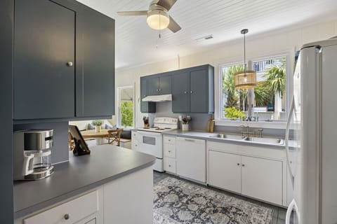 Kitchen, 306 Charleston Blvd, Isle of Palms, SC | IOP Escapes