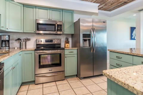 005 Dreamcatcher Fully Equipped Kitchen