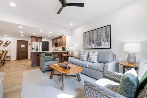 charter-e130--9289_54744004982_o