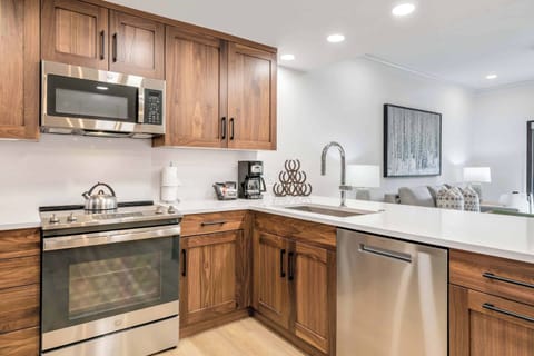 charter-e130--9344_54745065543_o