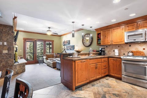 charter-5140-0948_51175265084_o