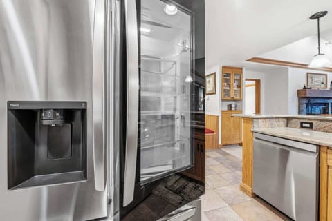 charter-e210-6570_54945595019_o