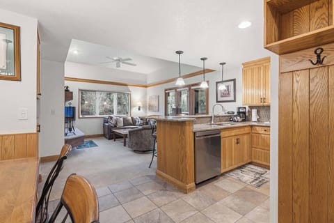 charter-e210-6565_54944454157_o