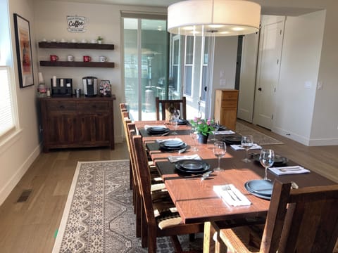 Dinning and coffee bar