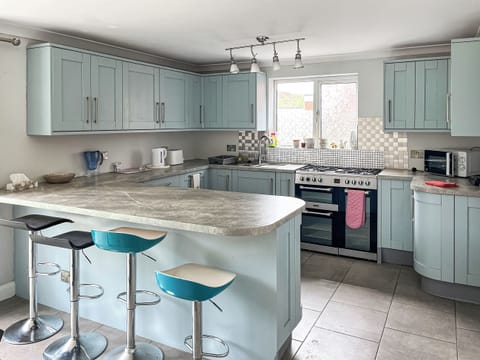 Kitchen | Alverstoke Seaside Cottage, Alverstoke, Gosport