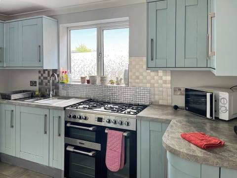 Kitchen | Alverstoke Seaside Cottage, Alverstoke, Gosport