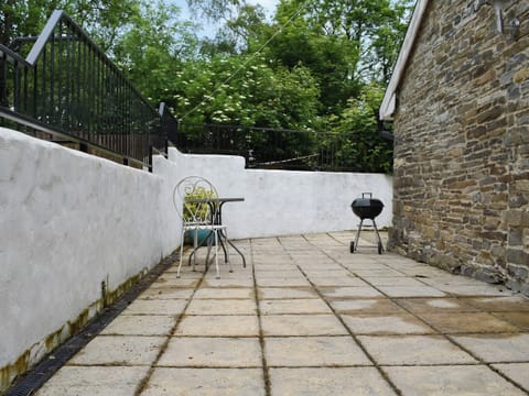 Terrace | The Dairy - Lluest Cottages, Neuaddlwyd, near Aberaeron