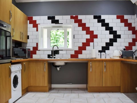Kitchen | The Dairy - Lluest Cottages, Neuaddlwyd, near Aberaeron