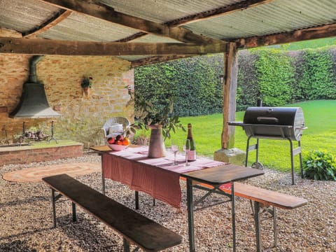 Outdoor eating area | Manor Farm Lodge, Crewkerne